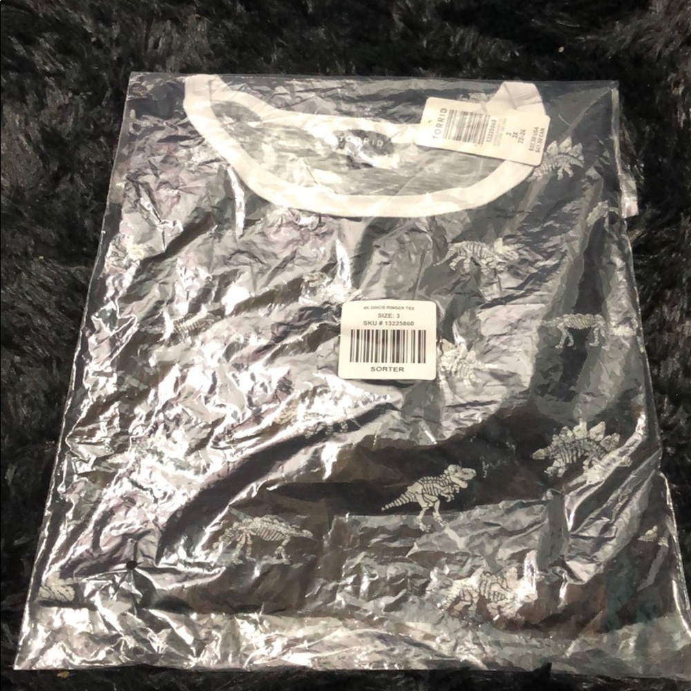 ๐ Torrid Dinosaur Skeleton Ringer Tee - Picture 6 of 6